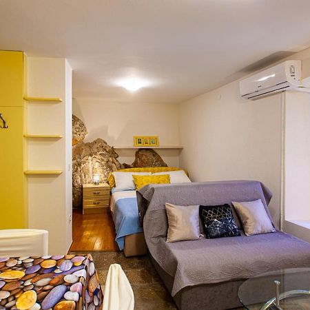 Room M Cres Extérieur photo