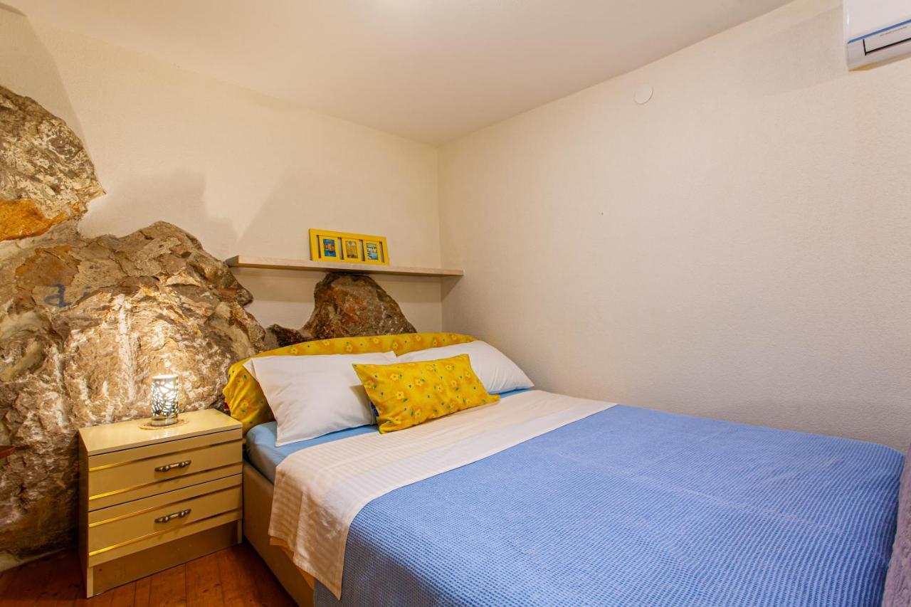 Room M Cres Extérieur photo