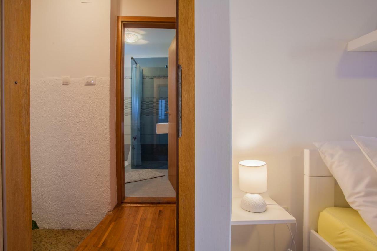 Room M Cres Extérieur photo