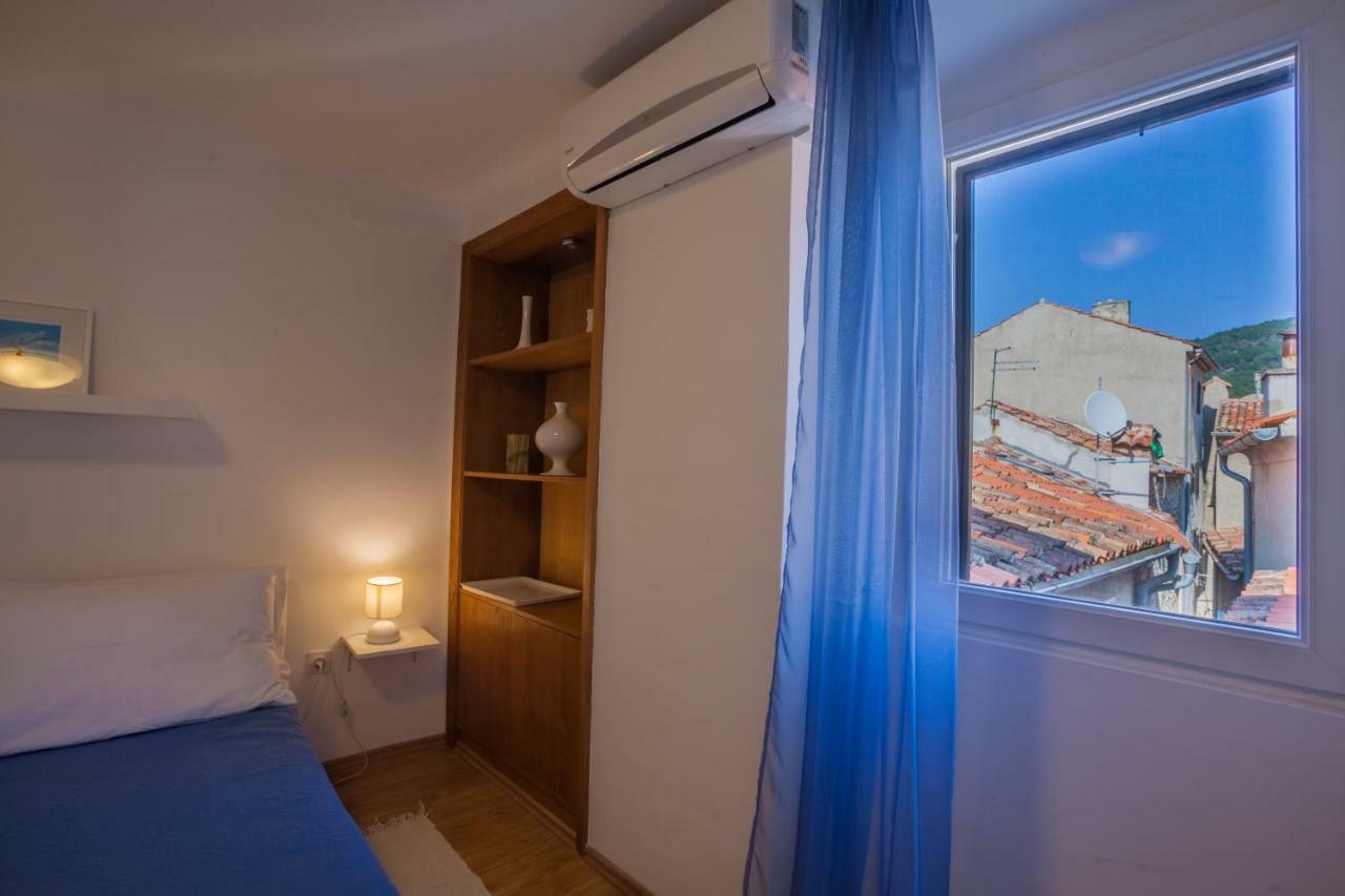Room M Cres Extérieur photo