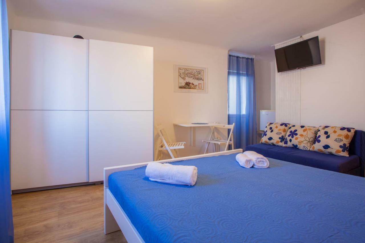 Room M Cres Extérieur photo
